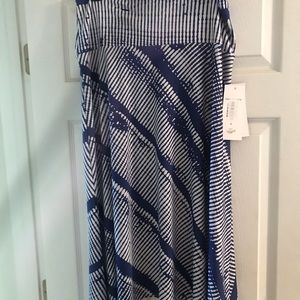 Skirt Handkerchief style hem.